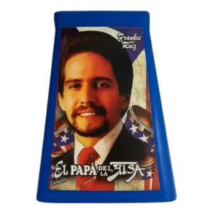 Campana salsera color azul con estuche y golpeador fabricada por musicales el clarin