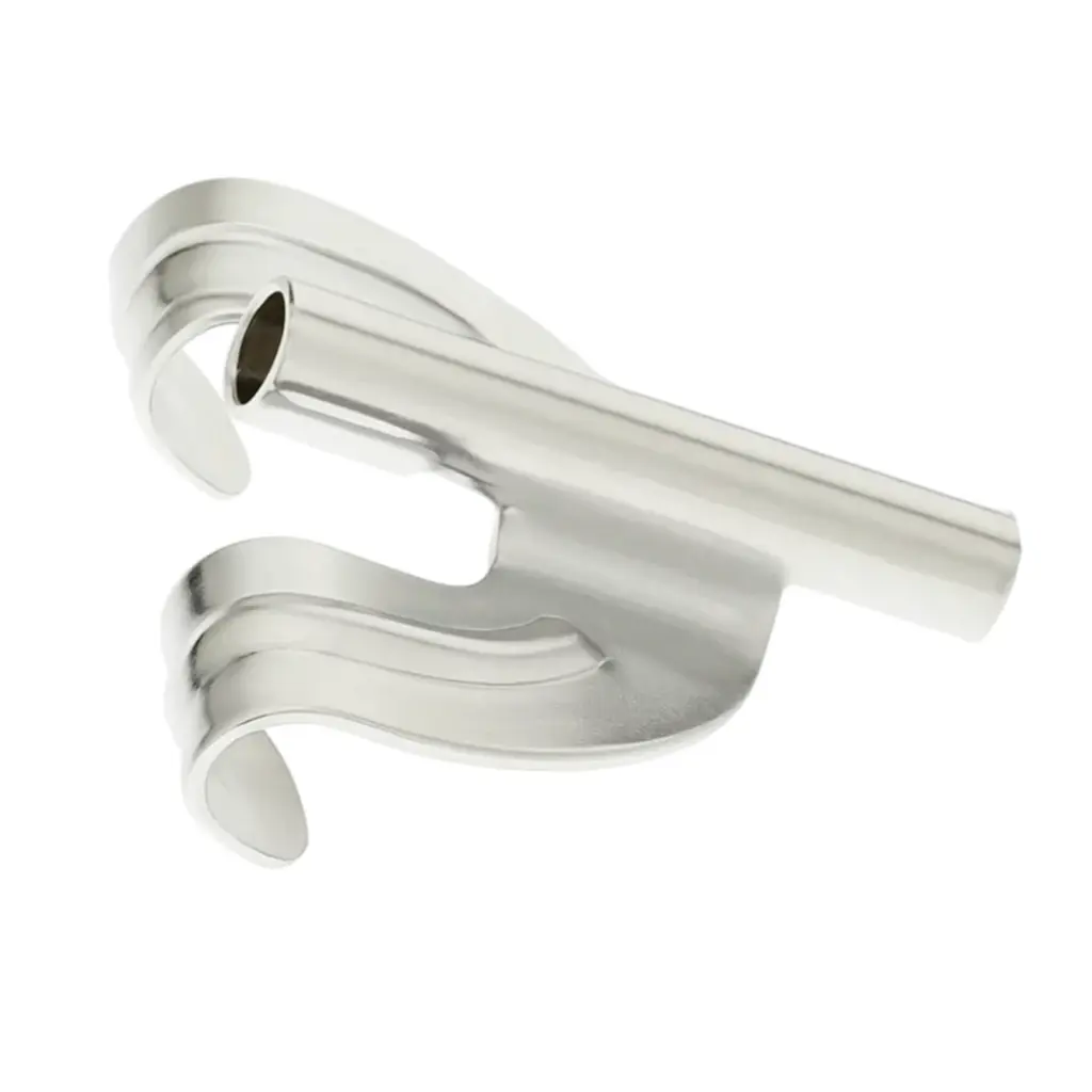 Presilla metálica cromada de alta resistencia para asegurar el aro de bombos en bandas marciales y batucadas. Distribuida por Musicales El Clarín, especialistas en instrumentos de percusión en Colombia.